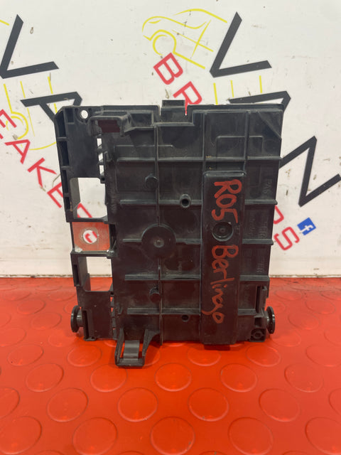 Peugeot Partner/Citroen Berlingo R05 ENGINE BAY FUSE BOX BSM P/N 9675878480