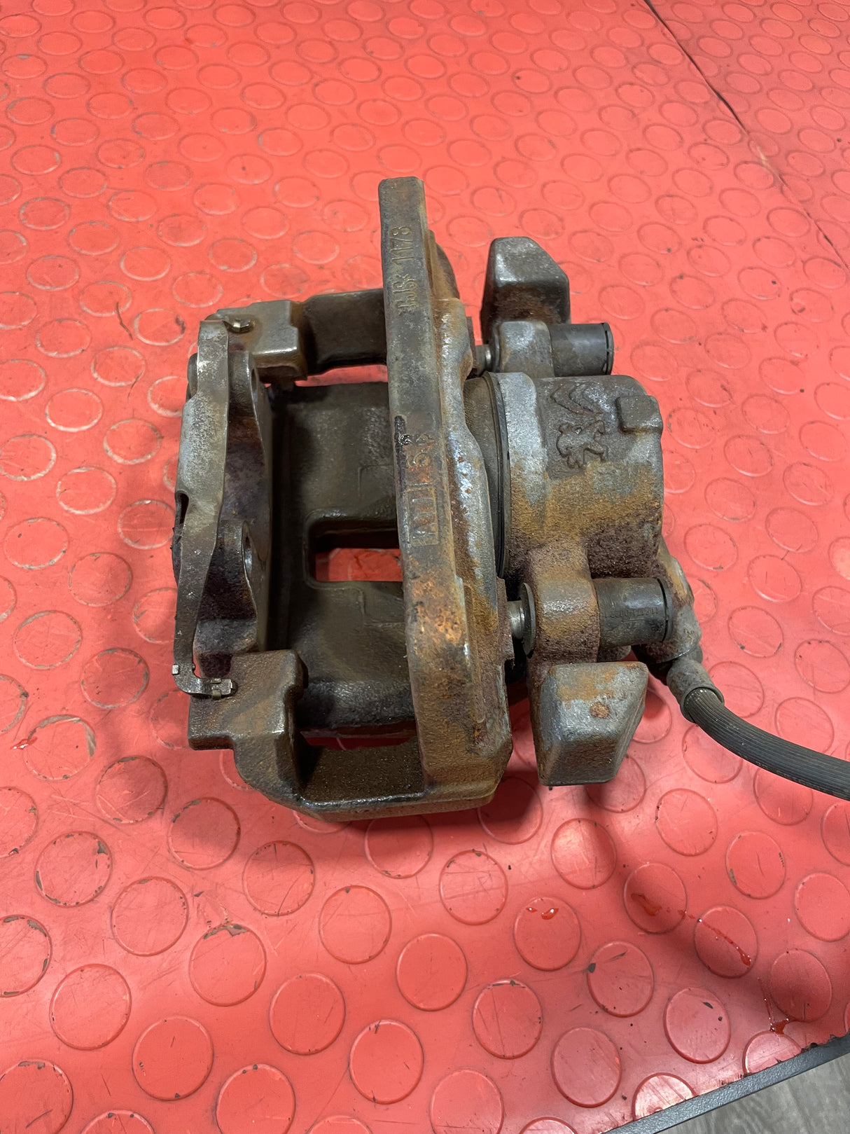 Citroen Berlingo/Peugeot Partner/Vauxhall Combo/Toyota Proace City BRAKE CALIPER Front Drivers Side (With Carrier) 1.5 2018-2025 P/N 9830798780 - 1