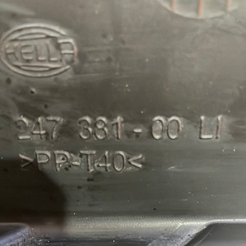 Mercedes Sprinter PASSANGER SIDE HEADLIGHT ASSEMBLY 2009 (DAMAGED BRACKETS,CLOUDED LENS) P/N 24738100