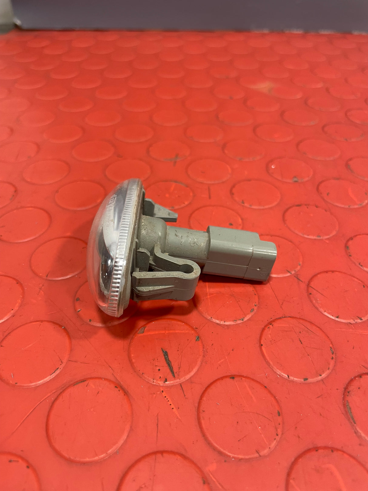 Citroen/Peugeot SIDE INDICATOR REPEATER LIGHT LAMP 2008-2018 P/N 9680057480