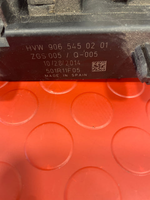 Volkswagen Crafter MK1 2.0 TDi DIESEL FUSE BOX P/N 501R11F05