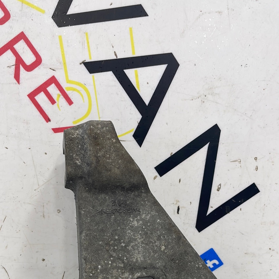 Renault Trafic/Vauxhall Vivaro ENGINE MOUNT BRACKET 2014/2019 P/N 244834609R