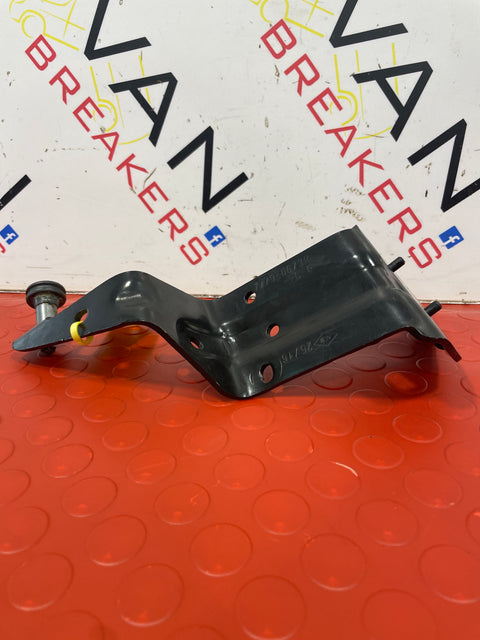 Renault Master/Vauxhall Movano Mk3 TOP LEFT SLIDING DOOR ROLLER BRACKET P/N 777950673R