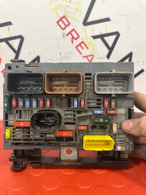 Peugeot Partner/Citroen Berlingo R05 ENGINE BAY FUSE BOX BSM P/N 9675878480