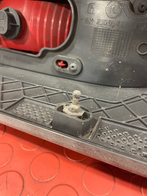 Renault Trafic II REAR TAILLIGHT ASSEMBLY Passenger Side 2006-2013 P/N 265A60118R