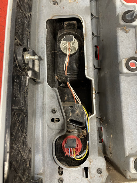 Vauxhall Vivaro/Renault Trafic II/Nv300 Primastar REAR TAILLIGHT ASSEMBLY Drivers Side White 2014-2019 P/N 265A60118P - 1