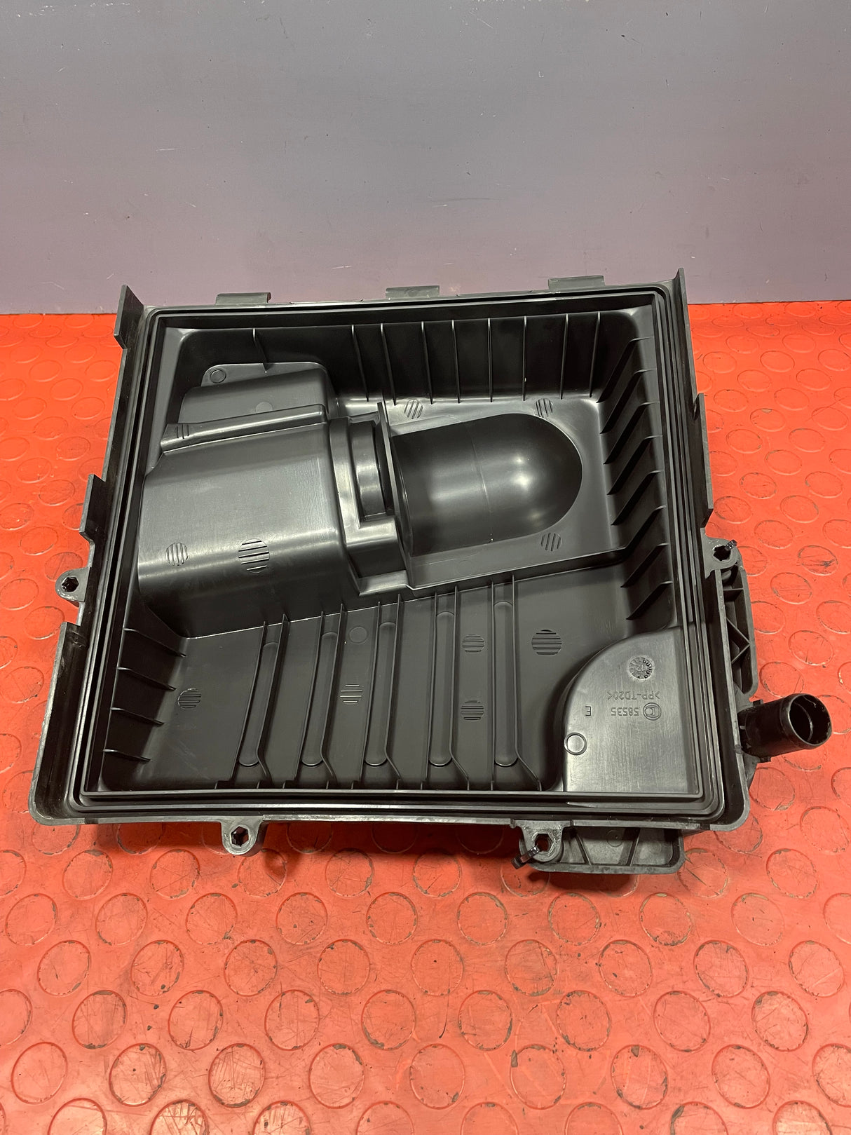 Renault Trafic/Vauxhall Vivaro AIR BOX LID 2.0 DCi 2010-2014 P/N H8200542143