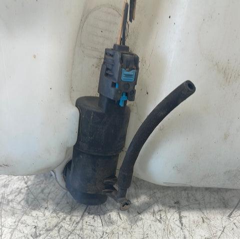 Renault Master WASHER FLUID BOTTLE (WITH PUMP) 2010-2018 P/N 2891000023R