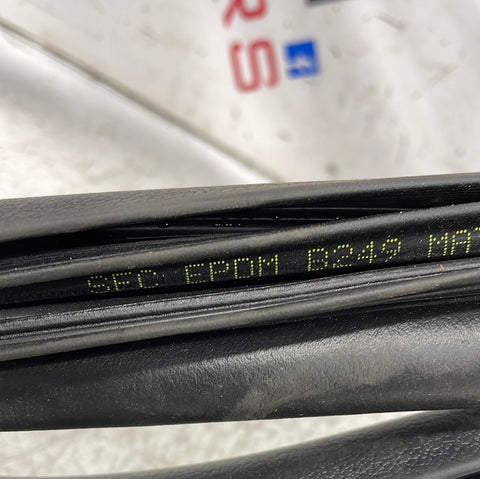 Citroen Relay/ Peugeot Boxer/ Fiat Ducato PASSENGER SIDE FRONT DOOR RUBBER SEAL 2016 0N P/N CRPSFDS1