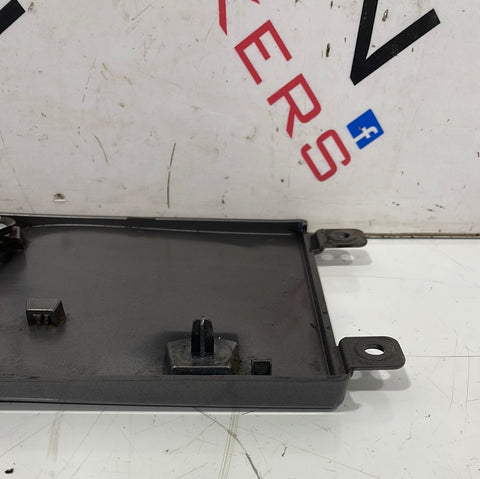 Renault Trafic/Vauxhall Vivaro/Nissan NV300 MOULDING UNDER FUEL FILLER FLAP PASSENGER'S SIDE (GREY) 2014-2019 P/N 788287806R