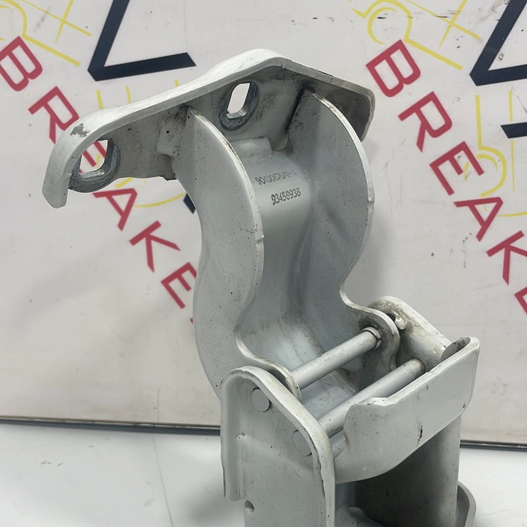 Renault Trafic/Vauxhall Vivaro REAR DOOR HINGE (White) 2017 P/N 904006707R