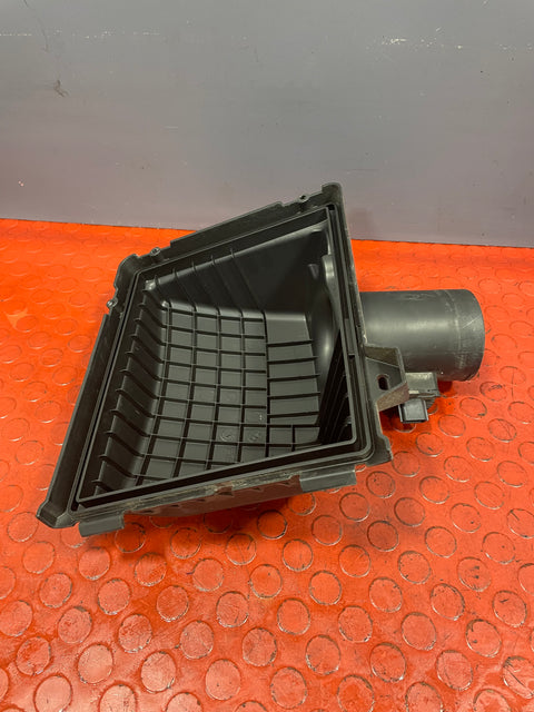 Renault Trafic/Vauxhall Vivaro AIR BOX LID WITH AIR FLOW METER 2014-2019 P/N H8201333223 - 1