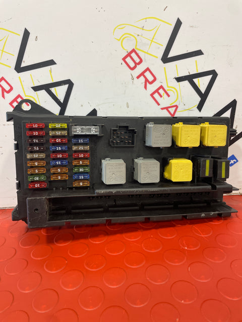 Volkswagen Crafter MK1 2.0 TDi DIESEL FUSE BOX P/N 501R11F05