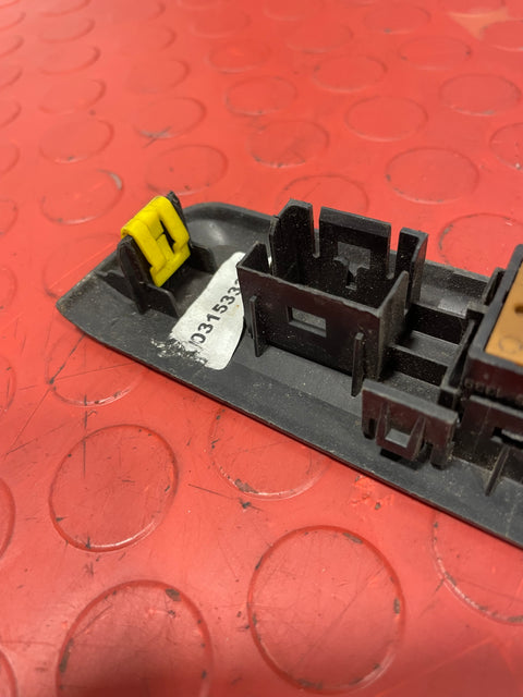 Citroen Berlingo/Peugeot Partner INTERIOR SWITCHES 2019-2024 P/N 9811141877 - 1 / 9808825177