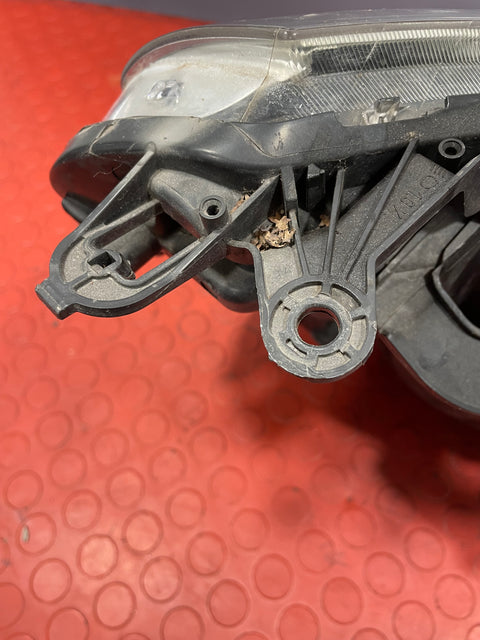 Citroen Dispatch/Peugeot Expert PASSENGER SIDE HEADLIGHT 2011-2016 P/N 89902607 - 2