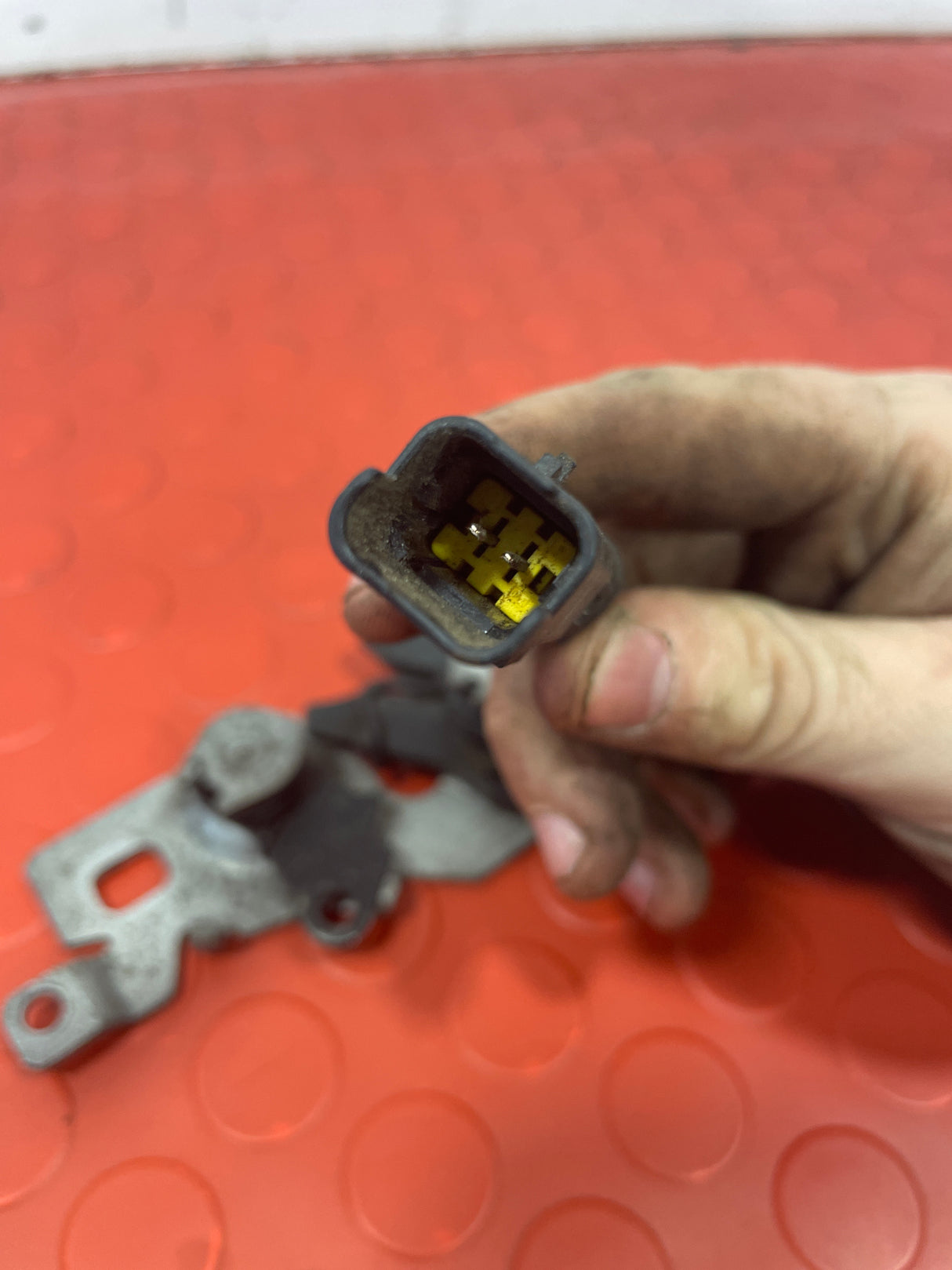 Vauxhall Combo E & Vauxhall Vivaro BONNET CATCH 2018-2023 P/N 9808870280