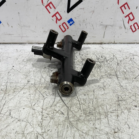 Ford/Citroen/Peugeot INJECTOR RAIL WITH SENSOR 2.0L P/N 9681909680-04