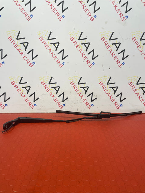 Citroen Berlingo/Peugeot Partner/Toyota Proace City/Vauxhall Combo DRIVER SIDE WIPER ARM 2018-2023 P/N 9833936480