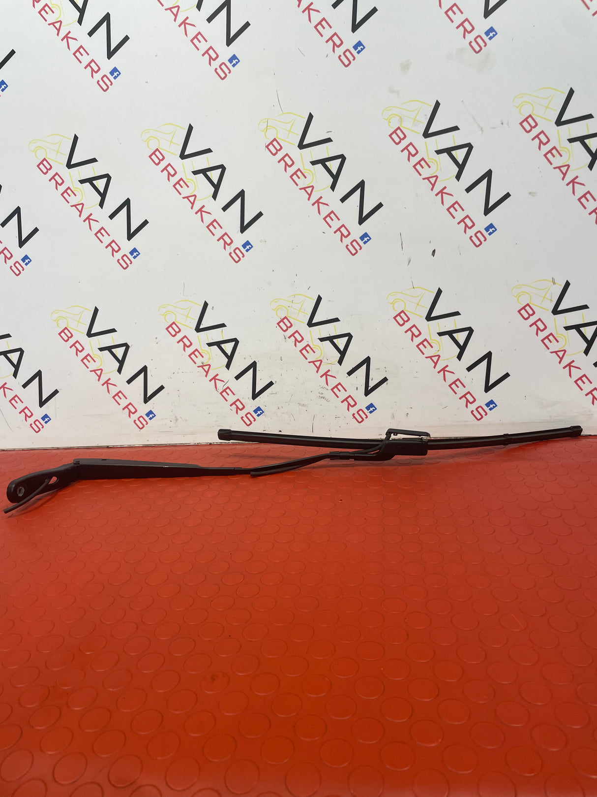 Citroen Berlingo/Peugeot Partner/Toyota Proace City/Vauxhall Combo DRIVER SIDE WIPER ARM 2018-2023 P/N 9833936480