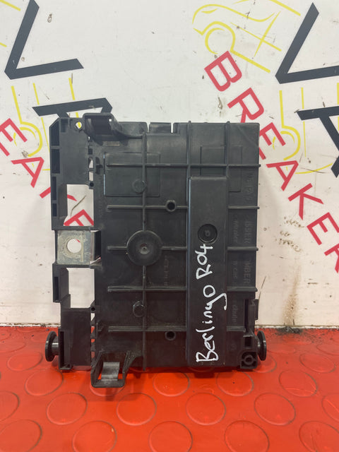 Peugeot/Citroen ENGINE FUSE BOX R04 1.6HDI P/N 9807028780