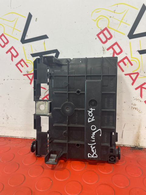Peugeot/Citroen ENGINE FUSE BOX R04 1.6HDI P/N 9807028780