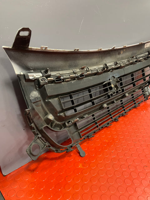 Peugeot Partner FRONT BUMPER GRILL COMPLETE W/ EMBLEM 2015-2018 P/N 9810963880 / 99869852