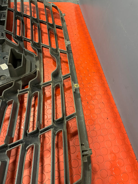 Renault Master FACELIFT FRONT BUMPER GRILLE (Damage Mounting Point Right Side) 2014-2021 P/N 623102803R / 623104199R