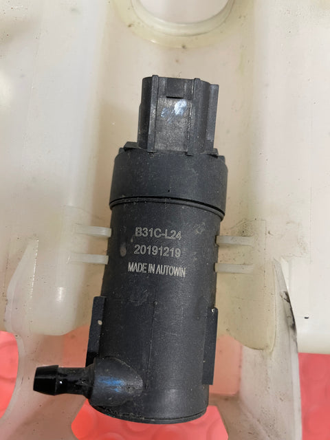 Saic Maxus COMPLETE WINDSCREEN WASHER BOTTLE/RESERVOIR & ELECTRIC WATER PUMP 2021-2022 P/N B31CL24