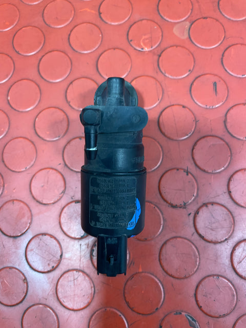 Citroen Dispatch/Peugeot Partner/Vauxhall Vivaro/Toyota Proace/Fiat Scudo WINDSCREEN WASHER ELECTRIC WATER PUMP 2008-2016 P/N 21416900