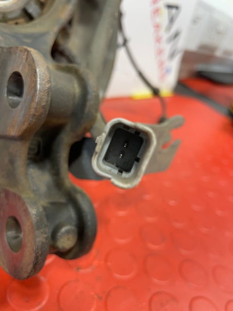 Citroen Dispatch Peugeot Expert Toyota Proace PASSENGER SIDE FRONT HUB WITH ABS 1.6L 2017-2024 P/N 98136419