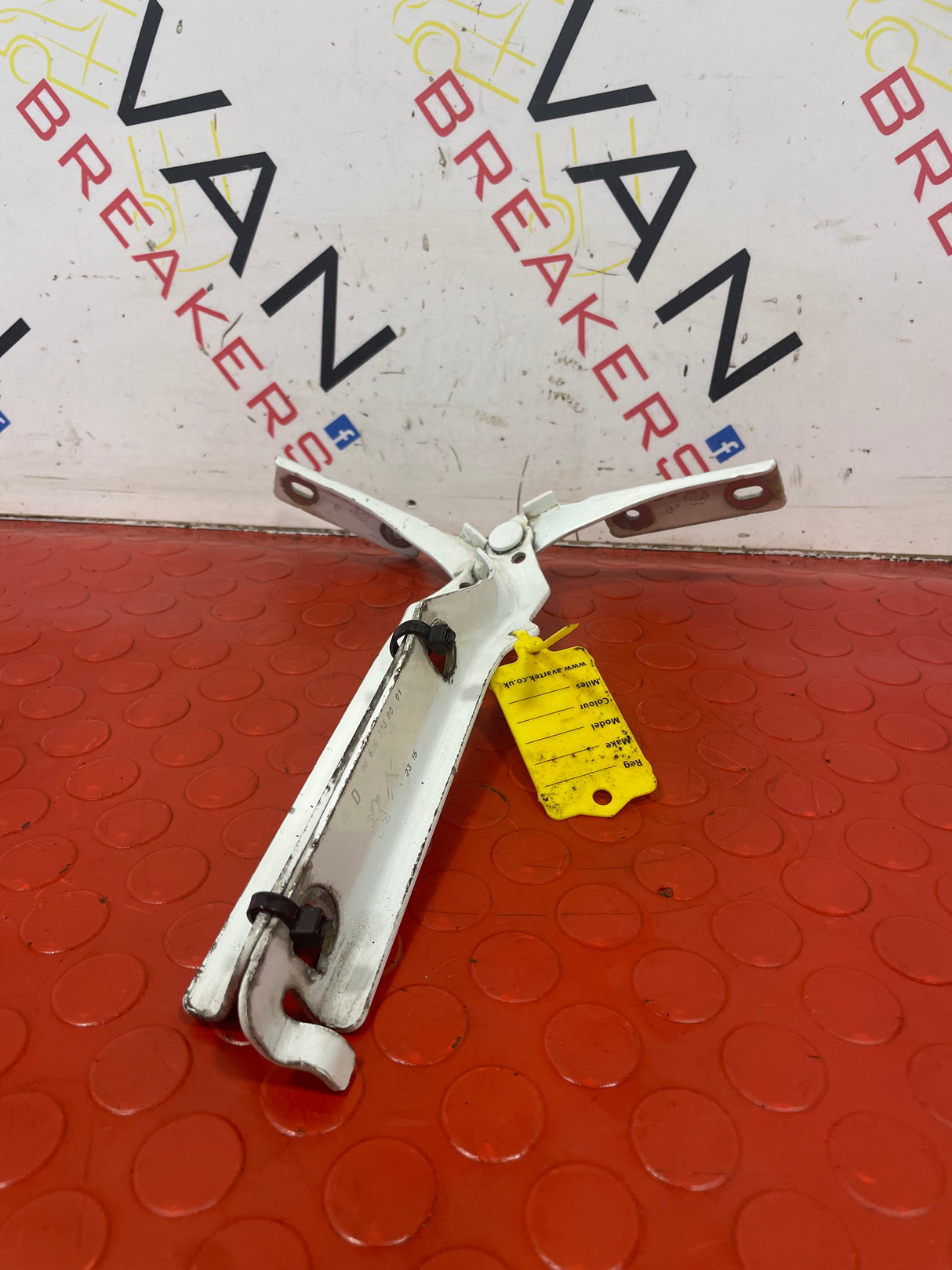 Peugeot Partner/Citroen Berlingo BONNET HINGES (Pair) 2008-2018 P/N 968063148001