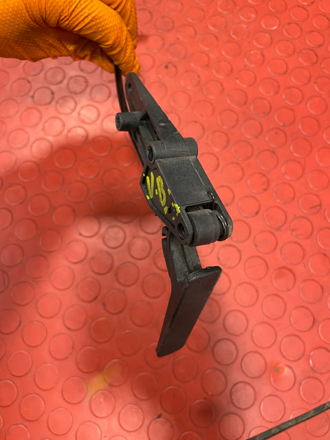 Citroen Berlingo/Peugeot Partner BONNET RELEASE CABLE w/ LATCH 2008-2018 P/N 9680723980