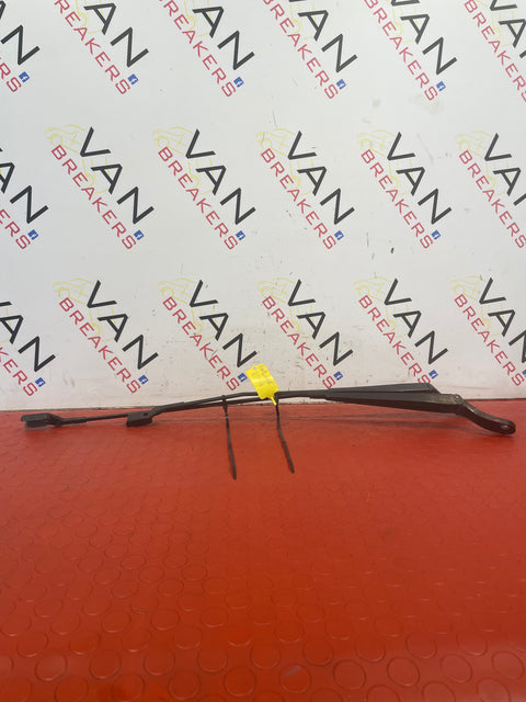 Citroen Berlingo/Peugeot Partner WINDSCREEN WIPERS (PAIR) No Blades 2008-2018 P/N 9682975280 - 1