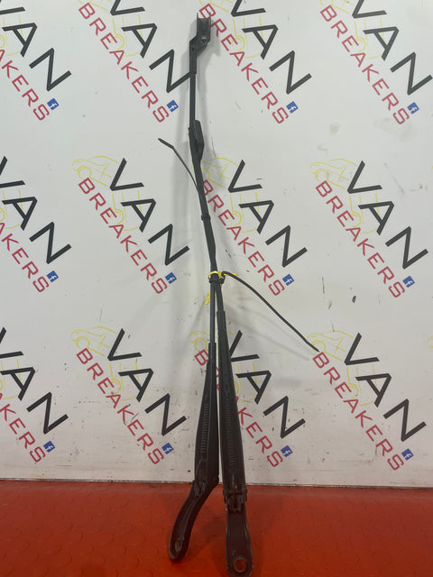 Citroen Berlingo/Peugeot Partner WINDSCREEN WIPERS (PAIR) No Blades 2008-2018 P/N 9682975280 - 1