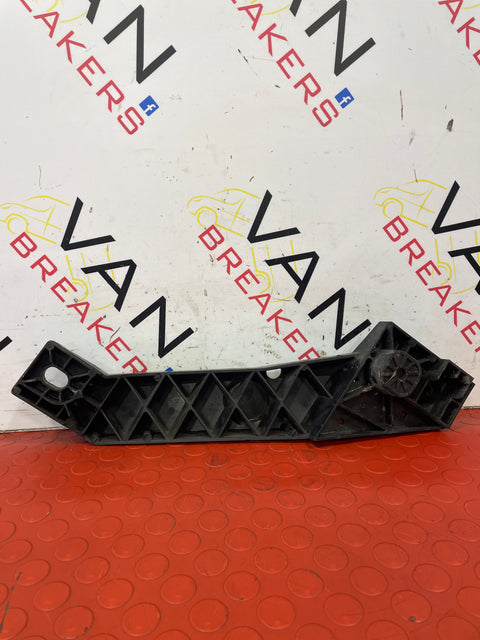Vauxhall Vivaro/Nissan NV300/Renault Trafic MK3. SLAM PANEL BRACKET P/N 625001299R