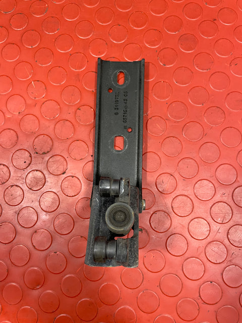 Vauxhall Vivaro/Renault Trafic SLIDING DOOR ROLLER PASSENGER SIDE 2013 P/N 311973E