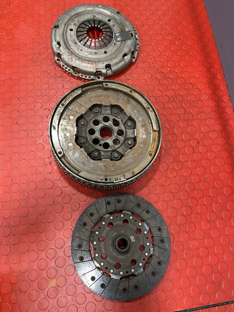 Renault Trafic/Vauxhall Vivaro/Nissan Primastar CLUTCH KIT SET (FLYWHEEL,PRESSURE PLATE,CLUTCH LINING) 2014-2019 1.6D P/Ns 302052965R/123107183R/301015679R