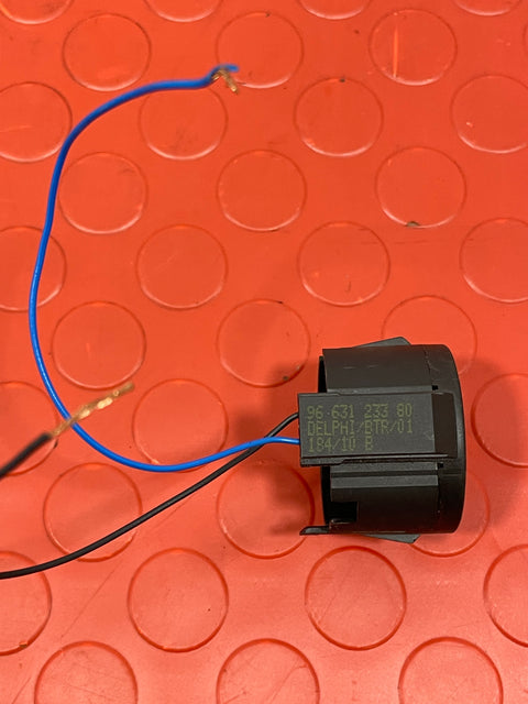 Citroen Berlingo/Peugeot Partner DELPHI IGNITION COIL COVER (damage)P/N 9663123380