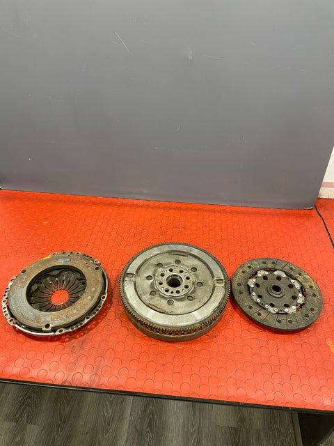 Renault Trafic/Vauxhall Vivaro/Nissan Primastar CLUTCH KIT SET (FLYWHEEL,PRESSURE PLATE,CLUTCH LINING) 2014-2019 1.6D P/Ns 302052965R/123107183R/301015679R