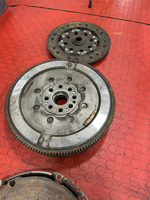 Renault Trafic/Vauxhall Vivaro/Nissan Primastar CLUTCH KIT SET (FLYWHEEL,PRESSURE PLATE,CLUTCH LINING) 2014-2019 1.6D P/Ns 302052965R/123107183R/301015679R