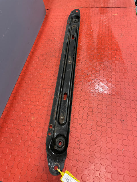 Citroen Berlingo/ Peugeot Partner BOTTOM RADIATOR BRACKET 2008-2018 P/N D04S40