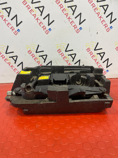 Renault Master/V Movano JACK AND WHEEL BRACE WITH EXTENSION BAR AND FOAM HOLDER P/N 995016340R