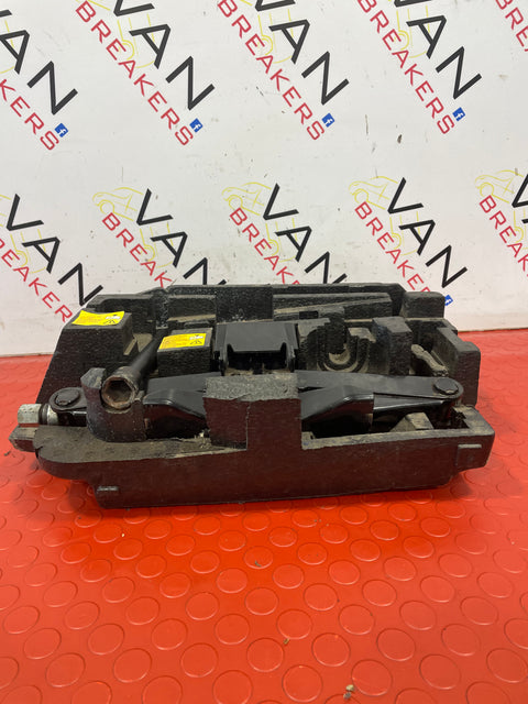 Renault Master/V Movano JACK AND WHEEL BRACE WITH EXTENSION BAR AND FOAM HOLDER P/N 995016340R