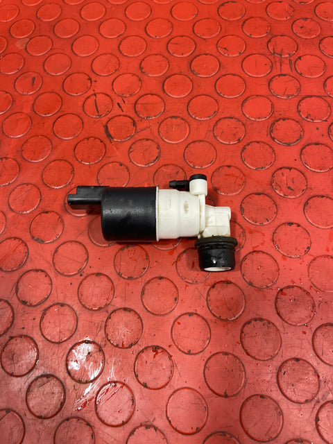 Citroen Berlingo/Peugeot Partner/Vauxhall Combo/Toyota Proace City WINDSCREEN WASHER PUMP P/N 9632984980 / 9645163380 / 9643447980