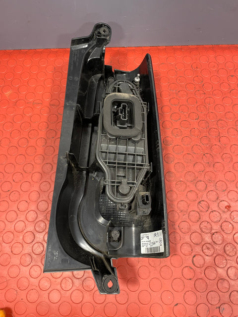 Citroen Berlingo/Peugeot Partner/Vauxhall Combo/Toyota Proace City TAILLIGHT ASSEMBLY Passenger's Side 2019-2024 P/N 9819235880 - 4