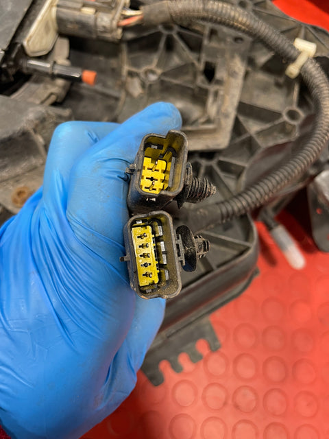 Citroen Dispatch/ Peugeot Expert/ Toyota Proace/Vauxhall Vivaro (19) ADBLUE TANK AND PUMP 2017-2024 P/N 4099016