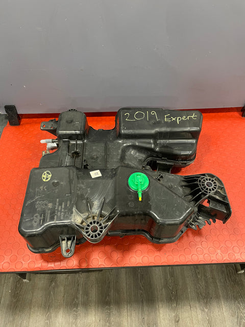 Citroen Dispatch/ Peugeot Expert/ Toyota Proace/Vauxhall Vivaro (19) ADBLUE TANK AND PUMP 2017-2024 P/N 4099016