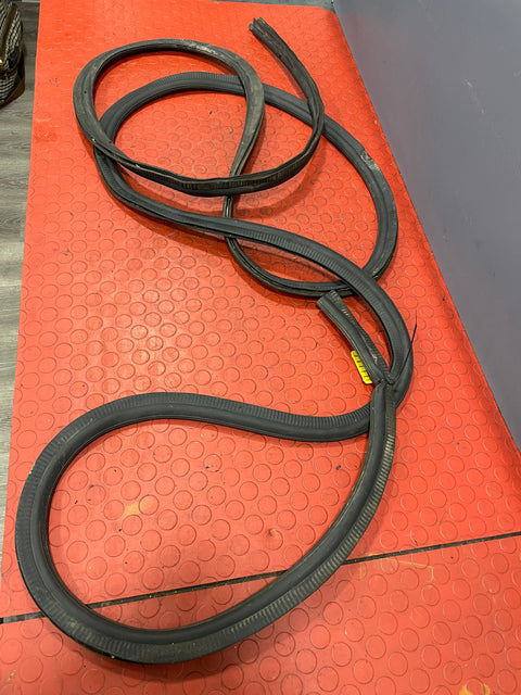 Renault Trafic/Vauxhall Vivaro/Nissan NV300 Primastar REAR RUBBER DOOR SEAL 2014-2019 P/N 8200032788