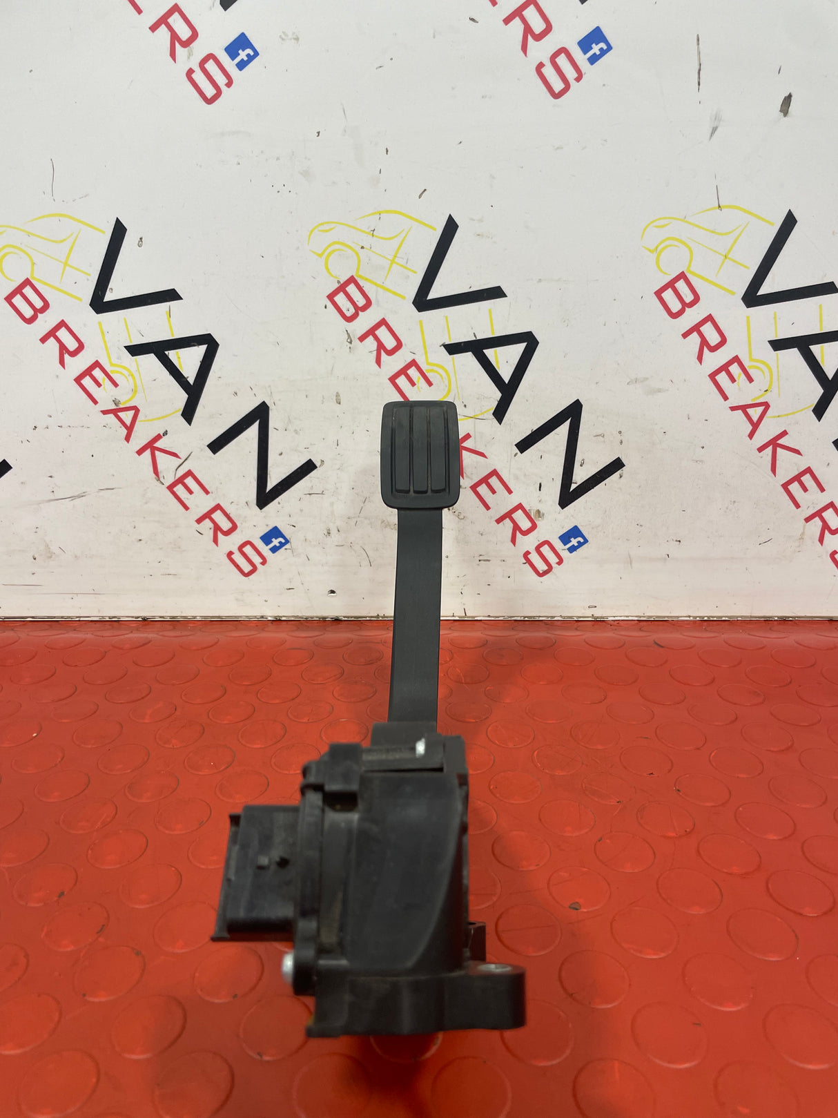 Citroen Dispatch/Peugeot Expert ACCELERATOR THROTTLE PEDAL 1.5HDI 2019-2023 P/N 9806607380
