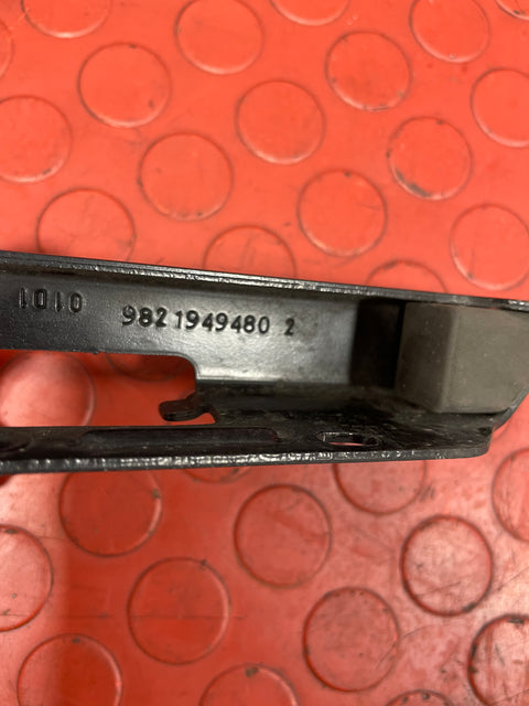 Citroen Berlingo/Peugeot Partner SLIDING DOOR LOWER STOPPER Driver's Side 2019-2024 P/N 9821949180